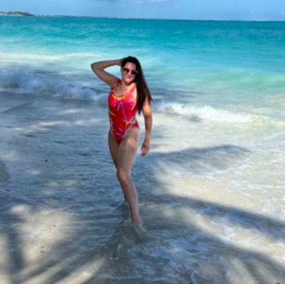 One PiecePink Floral Summer Old Navy Swimsuit Zip Up Large - Picture 3 of 3